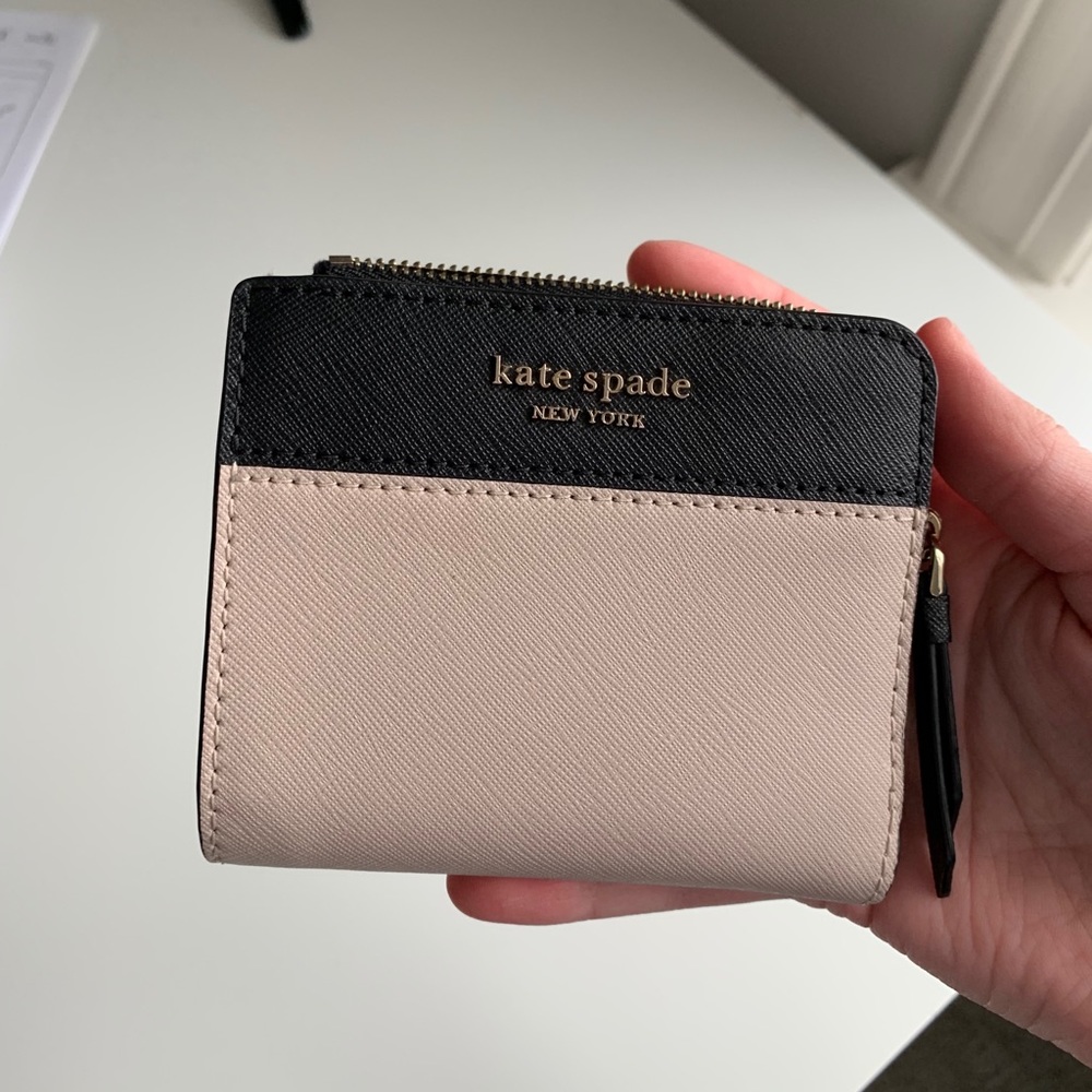 Kate Spade Square Bifold Wallet in Black/Mauve